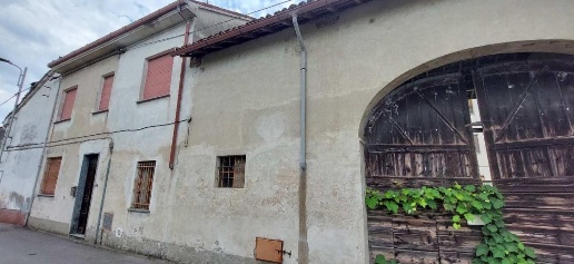 Foto Appartamento a Suardi di 241 m² con 4 locali in vendita