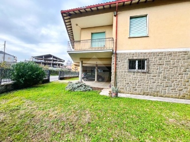 Foto Villa unifamiliare in Paternocchio, Montefiascone di 237 m² in vendita