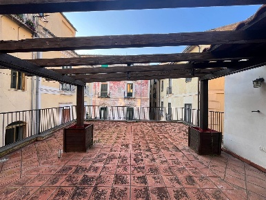 Foto Appartamento in Via Porta Rateprandi 13, Salerno di 82 m² con 2 locali