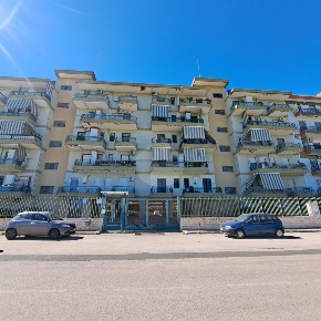 Foto Appartamento in Via Giovanni Candura, Bari di 120 m² con 4 locali