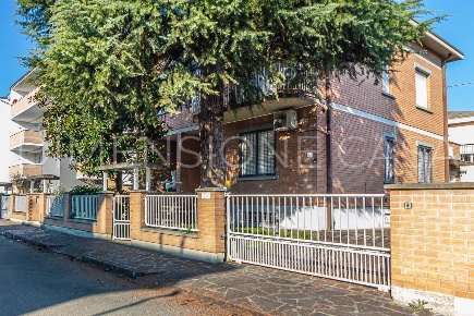 Foto Villa a schiera a Carpi Cibeno di 204 m² con 5 locali in vendita