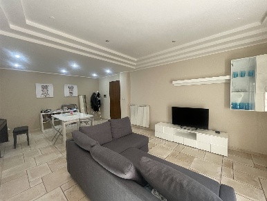 Foto Appartamento a San Giovanni la Punta Centro di 80 m² con 3 locali