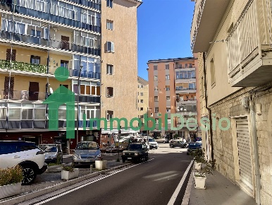Foto Attività commerciale a Potenza Centro di 79 m² con 2 locali in affitto