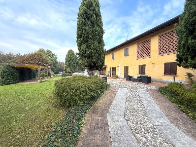 Foto Ristorante in Via per Vignola 24, Osnago Aurora di 675 m² con 7 locali