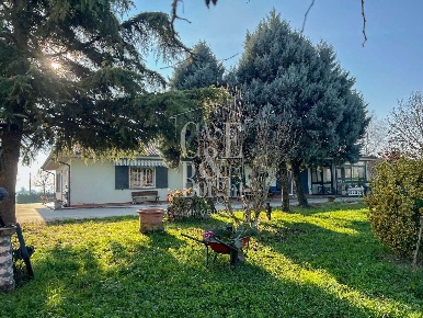 Foto Villa unifamiliare in Via Antonio Piacentini 26, Lungavilla Centro