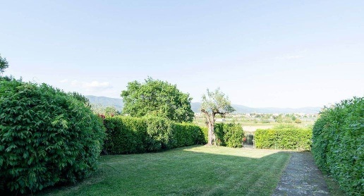 Foto Rustico a Pistoia Giardino Zoologico di 210 m² con 8 locali in vendita