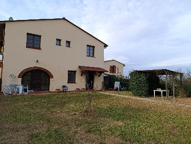 Foto Appartamento a Crespina Lorenzana di 124 m² con 5 locali in vendita