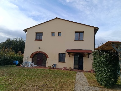 Foto Appartamento a Crespina Lorenzana di 124 m² con 5 locali in vendita