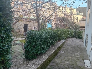 Foto Appartamento a Roccastrada Centro di 220 m² con 7 locali in vendita