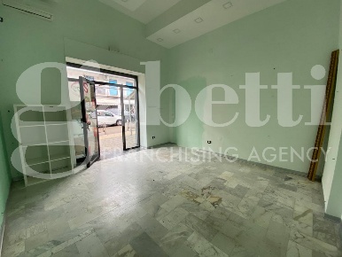 Foto Negozio in Via Napoli 150, Mugnano di Napoli Centro di 30 m²