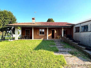 Foto Casa indipendente a Talmassons Centro di 165 m² con 4 locali