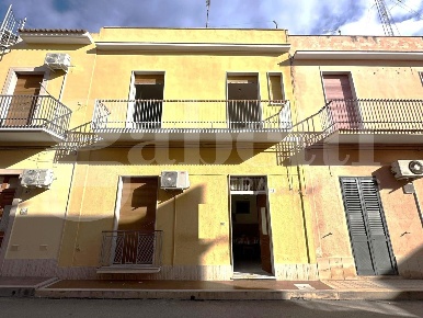 Foto Casa indipendente in Via GENERALE ACHILLE VACCARISI 48, Avola Centro
