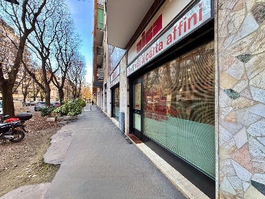 Foto Negozio in Via Principe Eugenio 23, Milano Cenisio di 430 m²