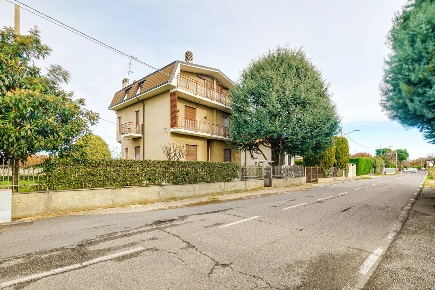 Foto Appartamento in Via Boccaccio 50, Saronno di 329 m² con 5 locali