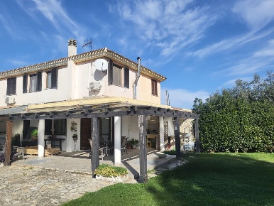 Foto Villa a schiera in LocalitÃ  Suergius de Mari SNC, Pula di 108 m²