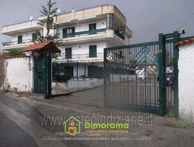 Foto Appartamento in Via C. Menotti 151, Trecase di 109 m² con 4 locali