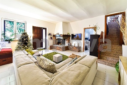 Foto Villa unifamiliare a Carimate di 225 m² con 4 locali in vendita