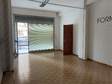 Foto Ufficio a Falconara Marittima di 80 m² con 3 locali in affitto