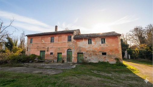 Foto Rustico a Ostra di 450 m² con 10 locali in vendita