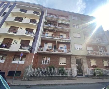 Foto Appartamento in Via Filippo Juvarra, Nichelino di 93 m² con 4 locali