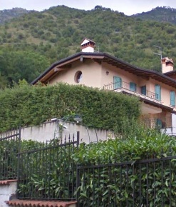 Foto Villa a schiera in Via Trento, Lumezzane di 352 m² con 1 locali