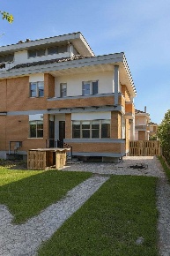 Foto Villa unifamiliare a Latina di 150 m² con 5 locali in vendita