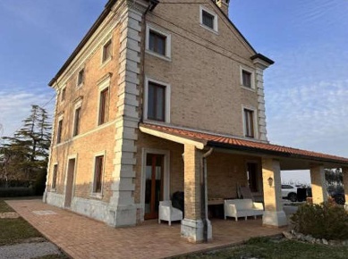 Foto Villa unifamiliare in Contrada San Giorgio, Montegiorgio Centro