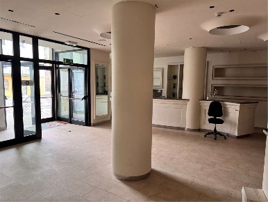 Foto Negozio in viale V Veneto, Forlì Viale Vittorio Veneto di 1500 m²