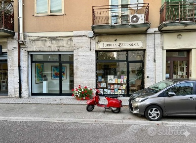 Foto Negozio in Viale Pietro Gobetti 52, Modena Morane - Contrada di 45 m²