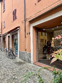 Foto Locale commerciale in via Emilia 266, Imola Centro Storico di 43 m²