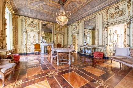 Foto Appartamento in Via Santa Teresa, Torino Via Roma di 404 m² in vendita