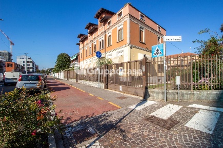 Foto Magazzino in Via Della Libertà, Settimo Milanese Centro di 110 m²