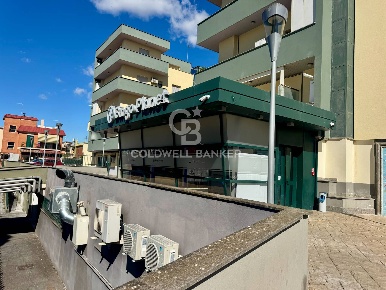 Foto Locale commerciale in via Casilina, Roma Rocca Cencia di 950 m²