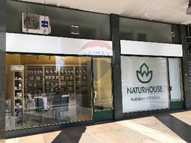 Foto Negozio in Via Aurelio Saffi, Brescia Solferino - Diaz di 25 m²