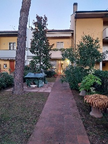 Foto Villa a schiera in Via Plinio, Cervia Pinarella di 210 m² con 5 locali