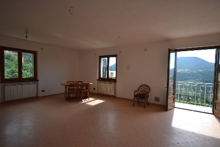 Foto Appartamento in Via San Colombano, Genova Bavari di 80 m² con 5 locali