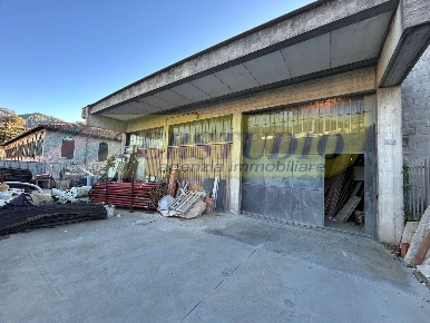 Foto Capannone industriale in Via Ca Ferrario, Caprino Bergamasco Caprino