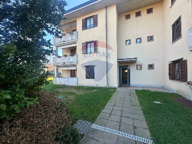Foto Appartamento in via Risorgimento, Buguggiate di 76 m² con 3 locali
