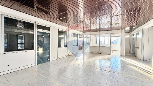 Foto Ufficio a Osimo Centro di 215 m² con 8 locali in vendita