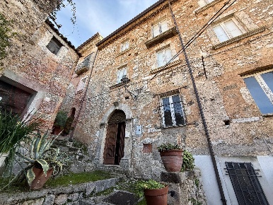 Foto Rustico in Via Evangelista, Roccasecca Centro di 142 m² con 10 locali