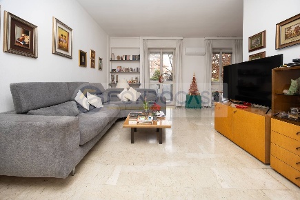 Foto Appartamento in Via Ronchi, Milano Udine di 120 m² con 3 locali