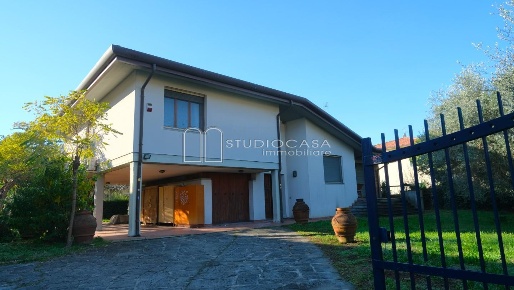 Foto Villa unifamiliare a San Giuliano Terme Colignola, Campo di 160 m²