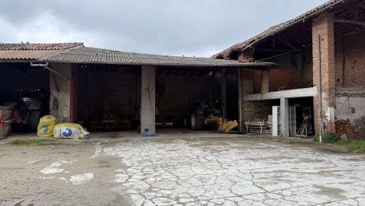 Foto Box a Gambolò Centro di 110 m² con 1 locali in vendita