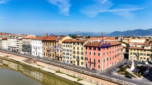 Foto Appartamento a Pisa San Francesco di 273 m² con 11 locali in vendita