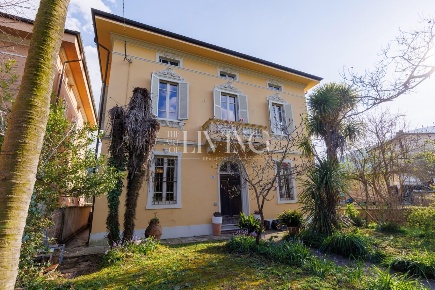 Foto Villa unifamiliare a Lucca Santa Maria del Giudice di 290 m²