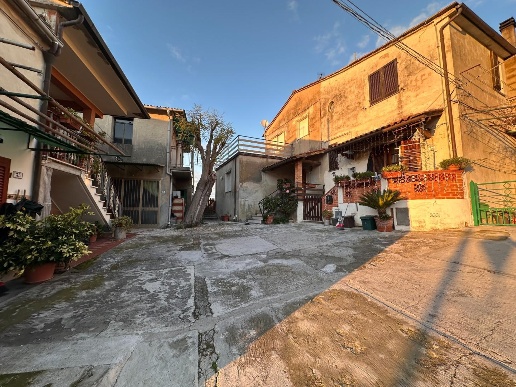 casa semindipendente in vendita a Crespina Lorenzana in zona Lorenzana