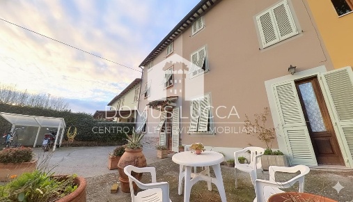 Foto Casa indipendente a Lucca Maggiano - San Macario di 200 m² in vendita