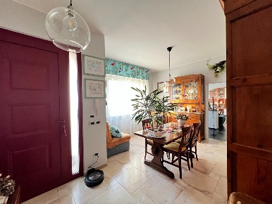 Foto Villa bifamiliare a Capannori Centro di 150 m² con 5 locali in vendita