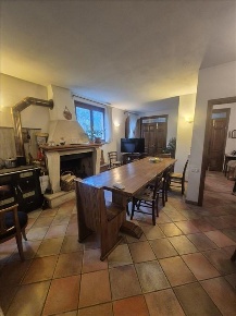 Foto Casa indipendente a Asciano Arbia di 336 m² con 14 locali in vendita