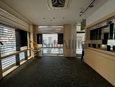 Foto Locale commerciale in Via Francesco Baracca, Napoli Centro Storico